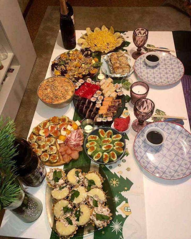 Így néz ki az orosz ünnepi asztal újévkor 2 | Vezess Így néz ki az orosz ünnepi asztal újévkor 2