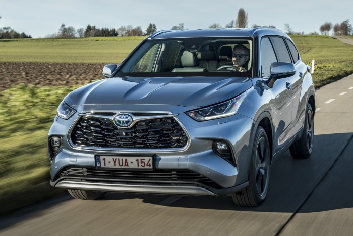 Ennyit kell spórolni egy magyarnak egy új autóra 12