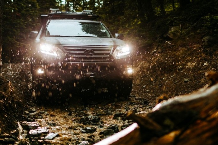 Keményvonalas terepjárót fejleszthet a Lexus