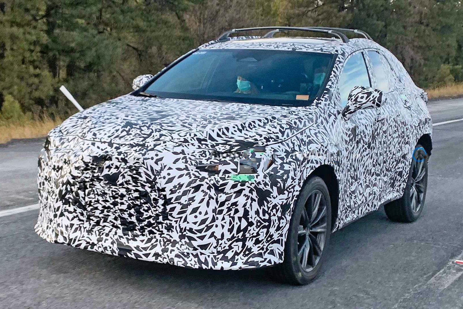 Célegyenesben a Lexus első plug-in hibridje 5