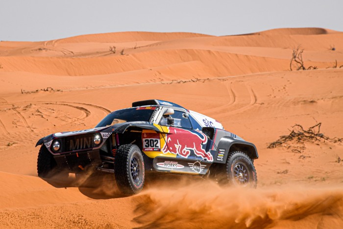 Továbbra is Peterhansel vezeti a Dakart