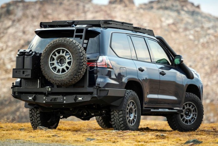 Keményvonalas terepjárót fejleszthet a Lexus 6