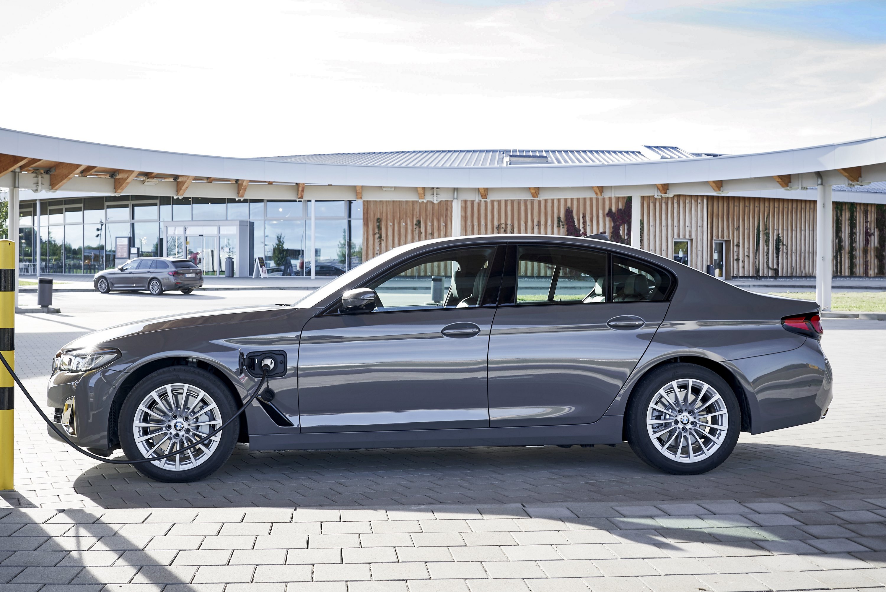 Belépő konnektoros hibridek a BMW-től 7