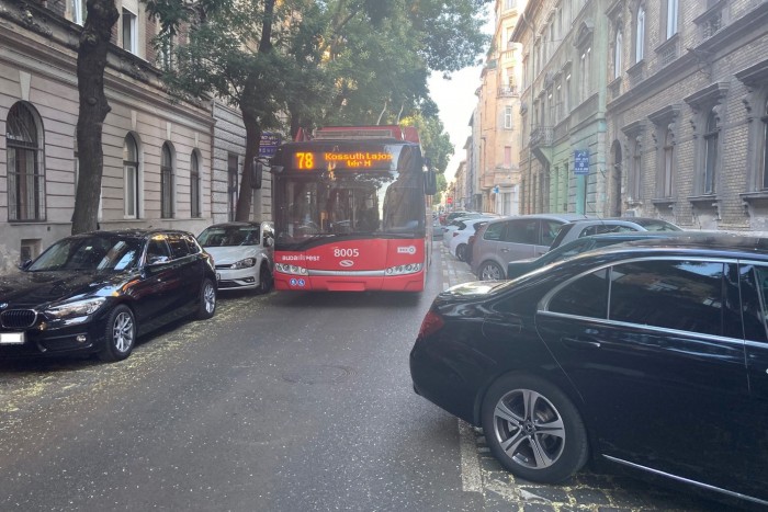 Változik a parkolás a legrettegettebb trolivonalon