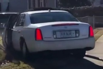 Azt hitte, rendőrök elől menekül, de csak kinevették a balesetező autóst