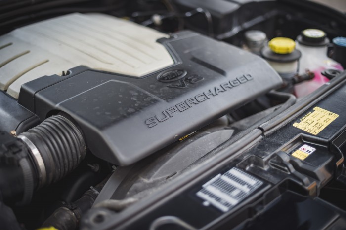 Aprópénzért árulják David Beckham autóját 5