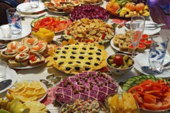 Így néz ki az orosz ünnepi asztal újévkor