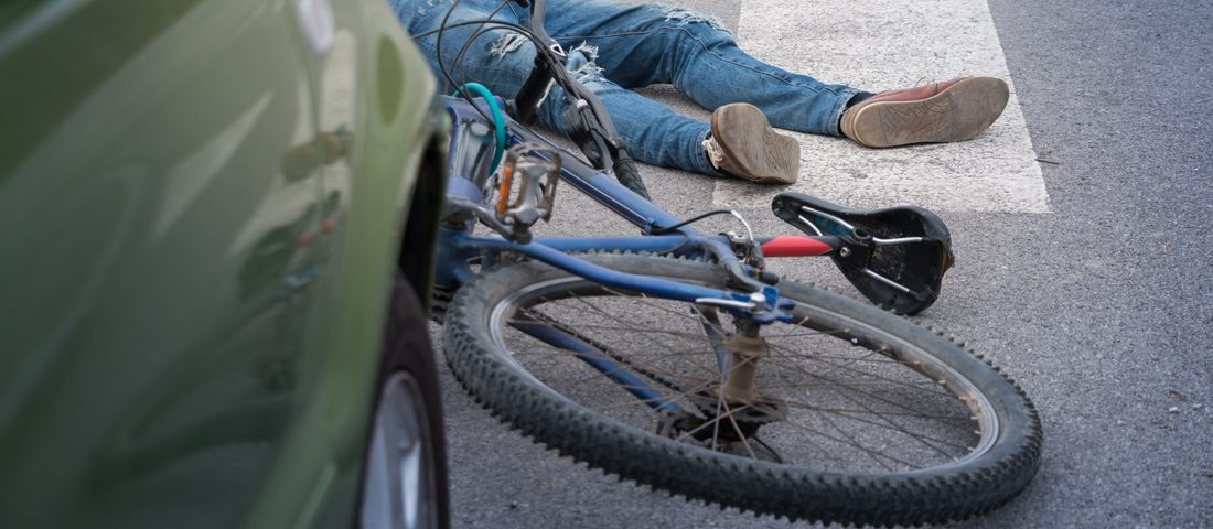 Büntetés nélkül megúszta a kerékpárost gázoló gyorshajtó autós