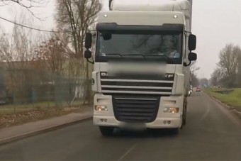 Elborult a kamionos agya, ráhúzta a kormányt egy szemből érkező autóra Pesten