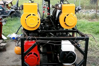 12 hengeres motorszörnyet épített magának fűnyírókból