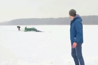 Túl látványosra sikerült a jégen pörgés