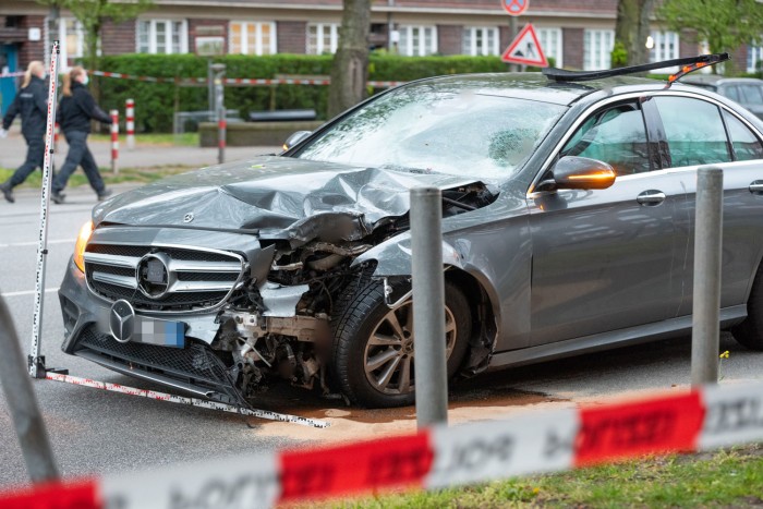 Tragédiával végződött két autós versenyzése 1 Tragédiával végződött két autós versenyzése 1