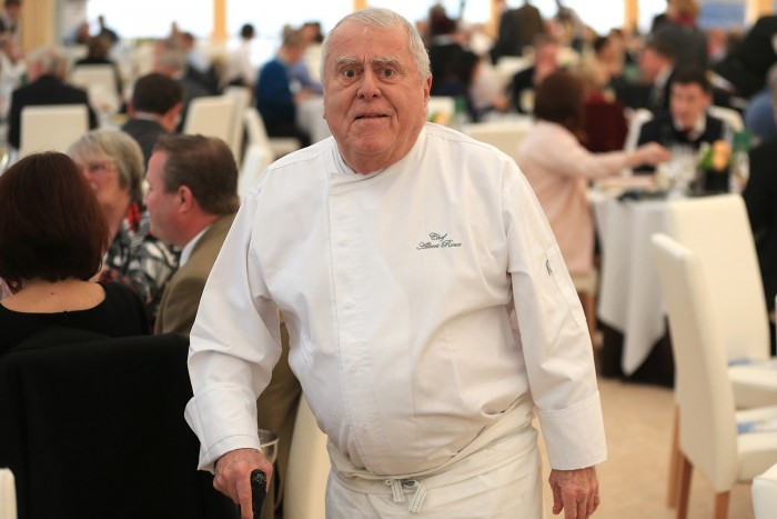 Meghalt a híres francia sztárséf