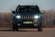 Hibrid Jeep, nemcsak városi dágványba – Jeep Renegade 4xe Limited 52