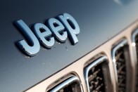 Hibrid Jeep, nemcsak városi dágványba – Jeep Renegade 4xe Limited 57