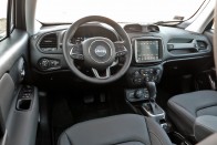 Hibrid Jeep, nemcsak városi dágványba – Jeep Renegade 4xe Limited 66