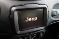 Hibrid Jeep, nemcsak városi dágványba – Jeep Renegade 4xe Limited 82