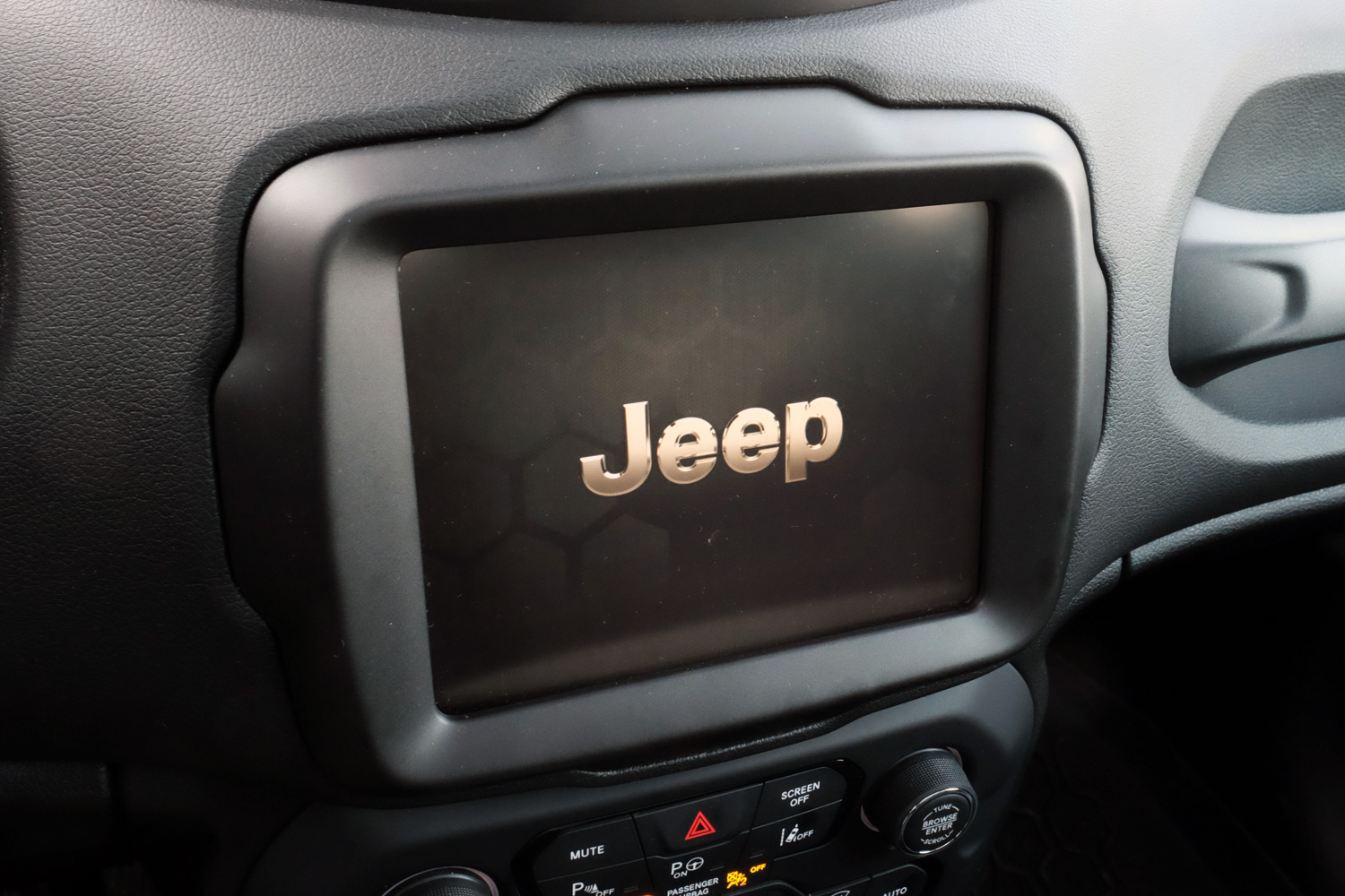 Hibrid Jeep, nemcsak városi dágványba – Jeep Renegade 4xe Limited 34