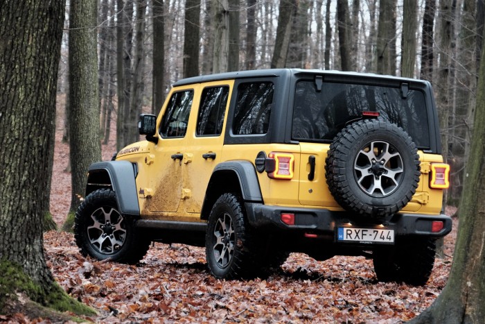 Csinos is, ügyes is, de inni is nagyon tud – Jeep Wrangler benzinmotorral 6