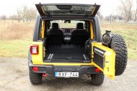 Csinos is, ügyes is, de inni is nagyon tud – Jeep Wrangler benzinmotorral 85