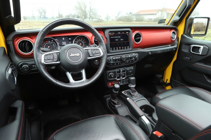 Csinos is, ügyes is, de inni is nagyon tud – Jeep Wrangler benzinmotorral 8