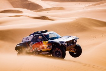 Sainzék eltévedtek a Dakaron