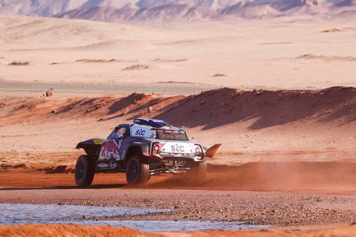 Dakar: Peterhansel karnyújtásnyira a győzelemtől