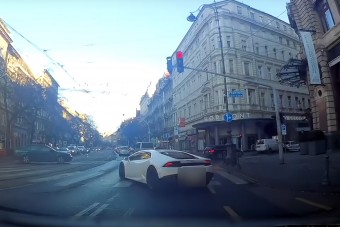 Egy lamborghinis mutatta meg az Erzsébet körúton, hogy 