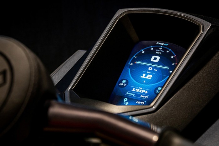 Ezzel a futurisztikus “jetskivel” te lehetsz a Tisza-tavi James Bond 2