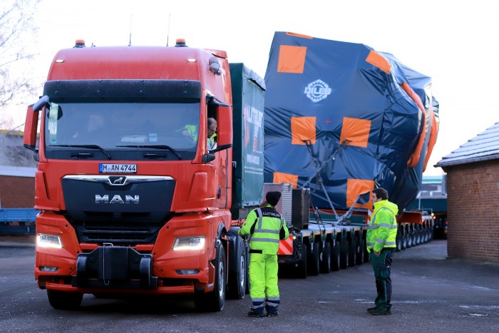 Ilyen amikor egyszerre 374 tonna gurul közúton 1 Ilyen amikor egyszerre 374 tonna gurul közúton 1