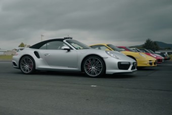 Észvesztő gyorsulási versenyt rendezett a Porsche