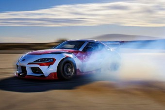 Már driftelésre is képes ez az önvezető autó, és ez nem csak versenypályán hasznos