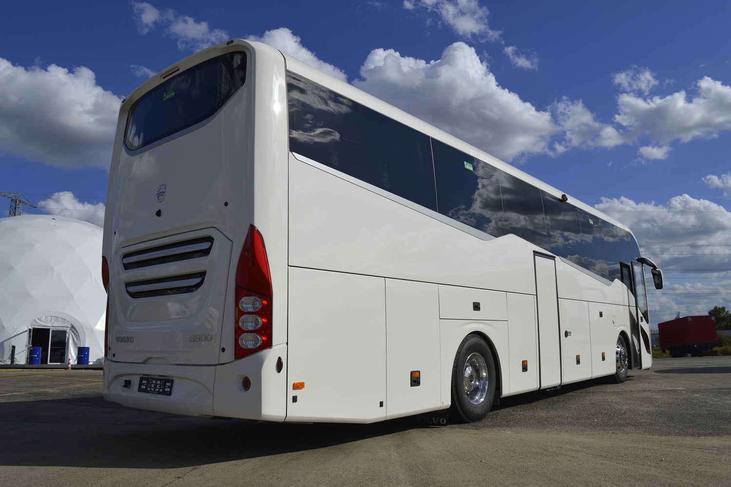 Magyar alkatrészekkel készülnek a Volvo turistabuszai 22