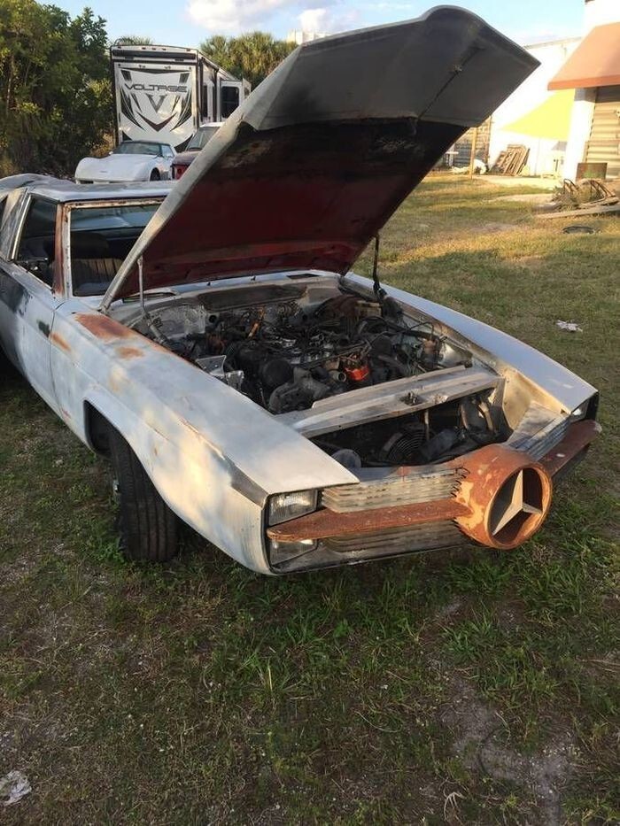 Egy zseni félbehagyott ötlete ez a rozsdás, furcsa öreg Mercedes 1