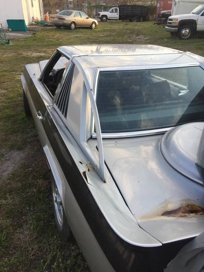 Egy zseni félbehagyott ötlete ez a rozsdás, furcsa öreg Mercedes 2