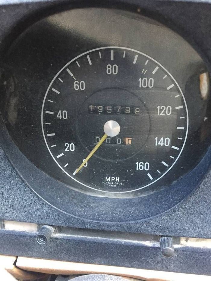 Egy zseni félbehagyott ötlete ez a rozsdás, furcsa öreg Mercedes 3