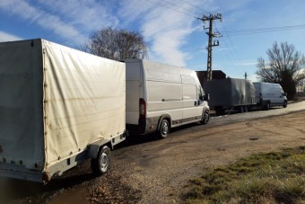 Utánfutós furgon vontatott utánfutós furgont Vas megyében