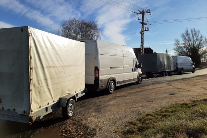 Utánfutós furgon vontatott utánfutós furgont Vas megyében