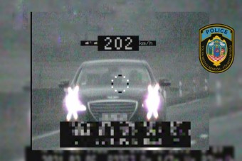 Úgy sietett, hogy a 200-at is átlépte a 6-os úton