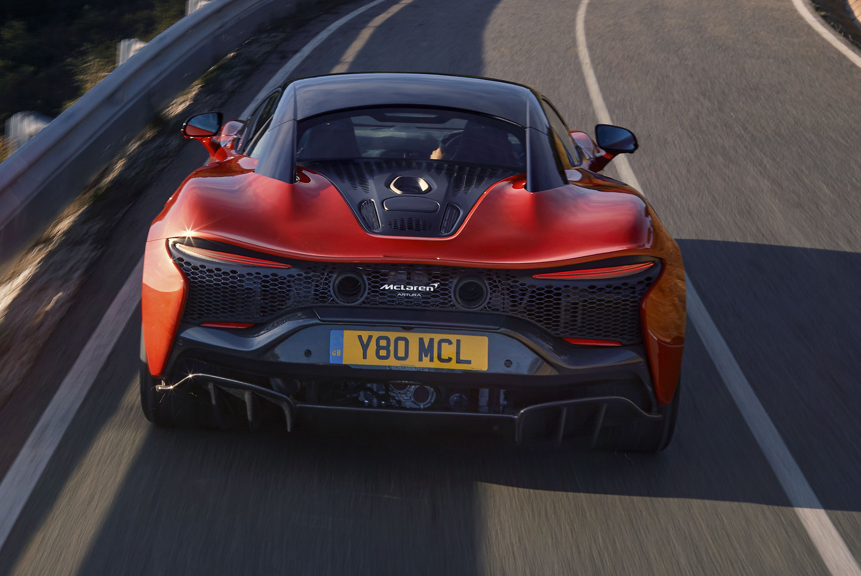 Kész a McLaren új hibrid szupersportkocsija 14