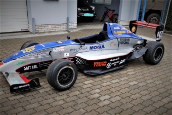 Most igazi formaautókat is vehetsz a NAV-tól