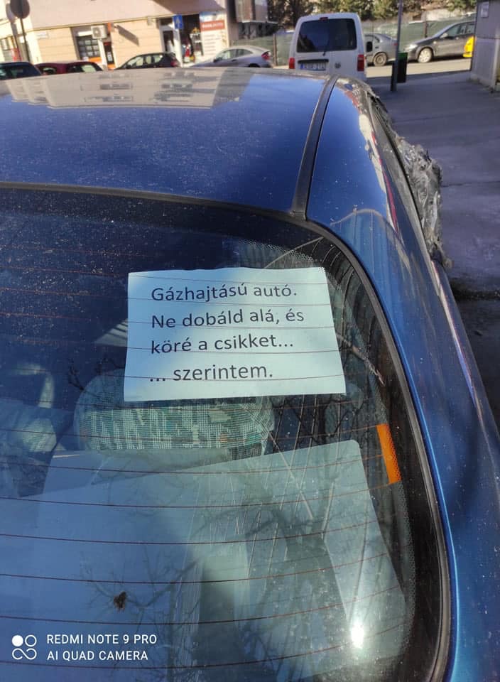 Vicces feliratot rakott gázos autójára, a kommentelők pedig elszabadultak 1 Vicces feliratot rakott gázos autójára, a kommentelők pedig elszabadultak 1