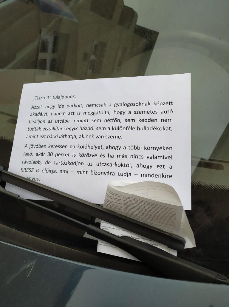 Ekkora cetlivel még nem üzentek szemtelenül parkoló autósnak 2