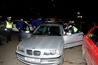 Komoly autós üldözés volt Budapesten, járdákon menekült a sofőr