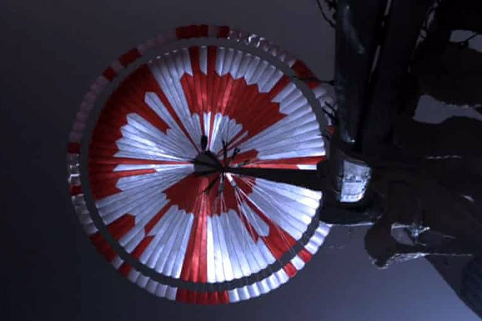 Titkos, kódolt üzenettel szállt le az új marsjáró