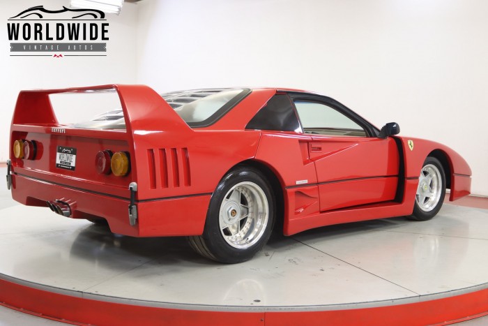 Ilyen Ferrari F40-est lehet kapni 7,4 millió forintért 1