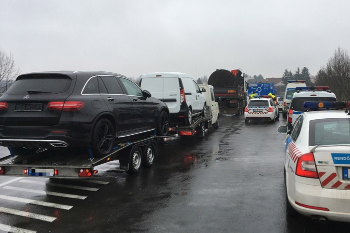 Kiintették a horrorkaravánt, egymilliót fizetett a sofőr