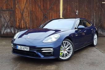 Mit tud egy 700 lóerős Porsche Budapest belvárosában?