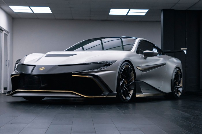 Versenyautóból utcai sportkocsi 20 perc alatt 5