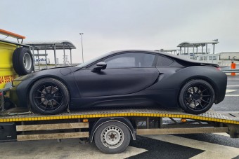 22 milliós BMW-vel akartak kisurranni a magyar határon, nem sikerült